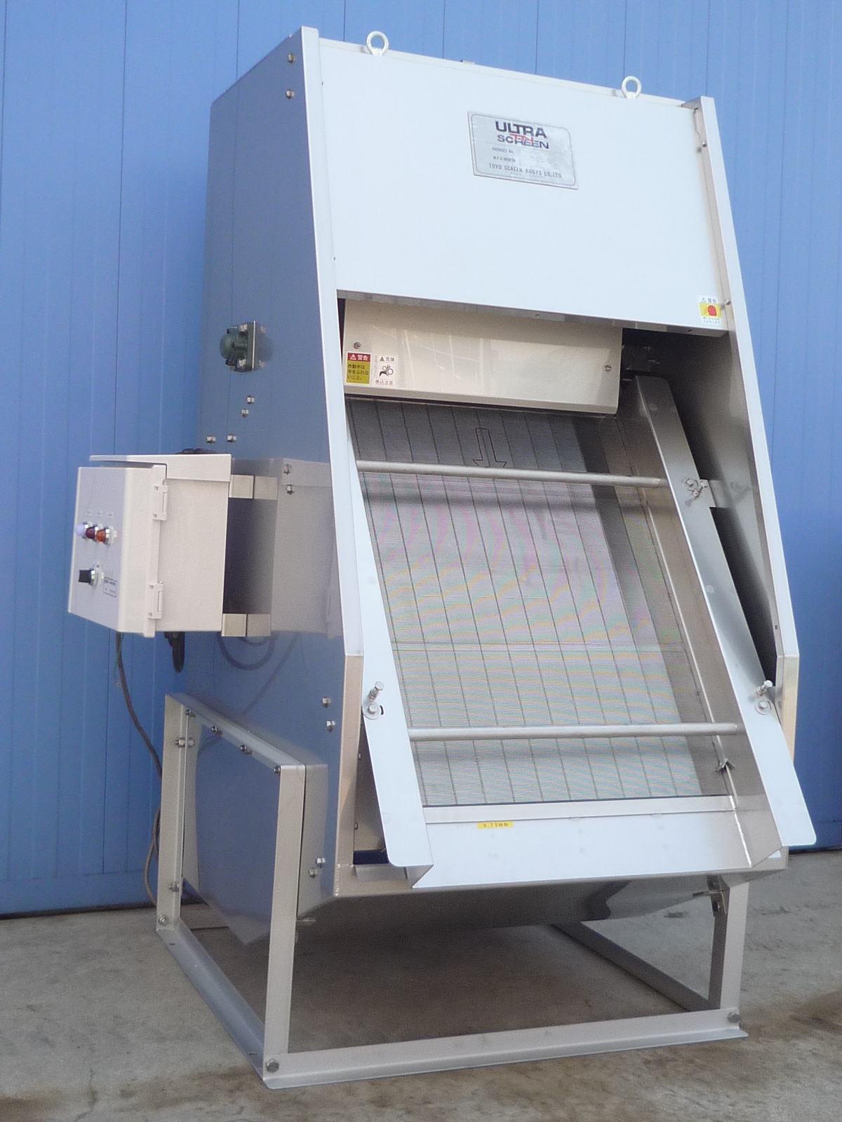 東洋スクリーン工業株式会社    水処理装置　ウルトラTNスクリーン(ブラシ式洗浄機付)
